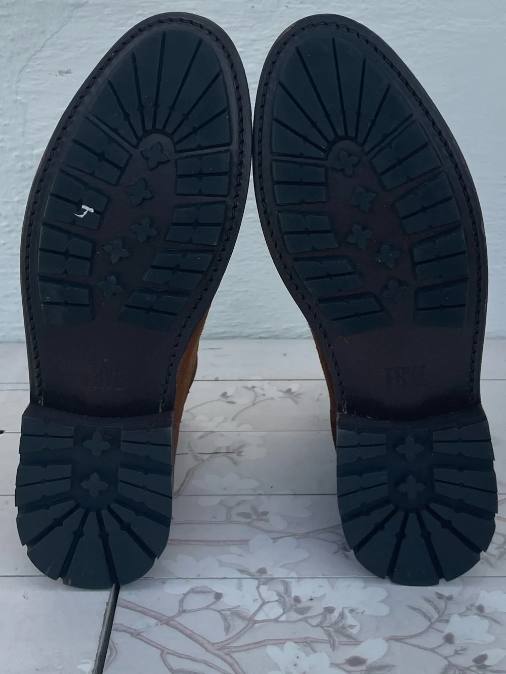 Frye suede chukka